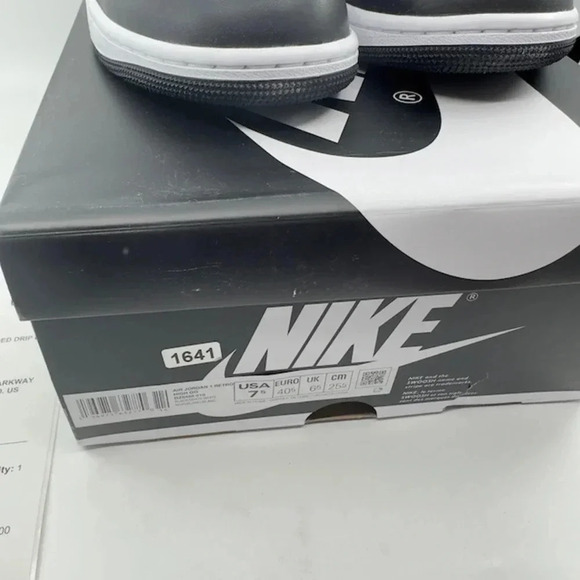NEW Nike Air Jordan 1 Retro High OG Basketball Shoes Swoosh Black White Mens 7.5 main image 6